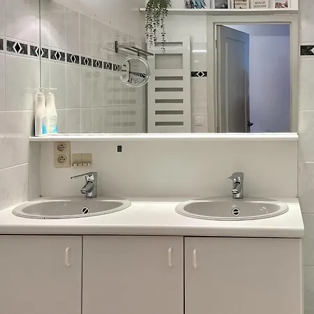 Appartement 2 Bedroom Lovely In *