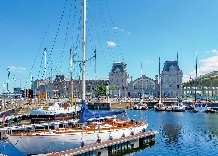 2 Bedroom Lovely In דירה *