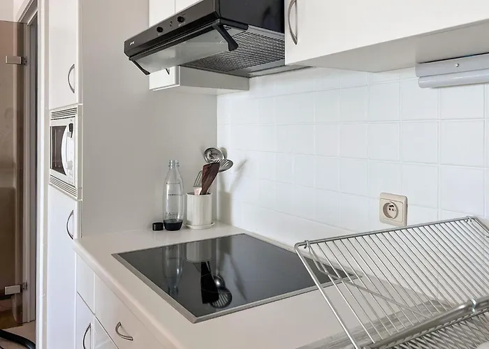 2 Bedroom Lovely In Appartement *