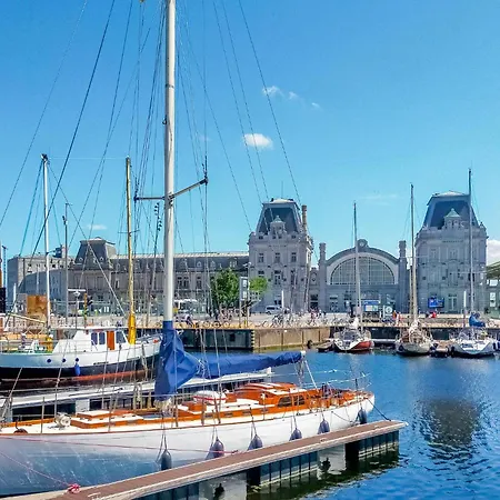 2 Bedroom Lovely In Apartment *